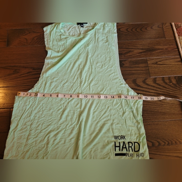 NWOT Pretty green light weight t-shirt, excellent condition - Picture 5 of 7